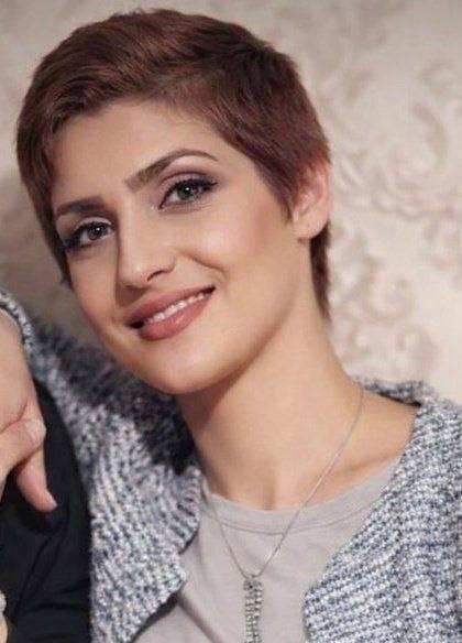 FreedoMessenger_قاصدان آزادی: 🔴سوگ پدری که دخترش را با گلوله از او گرفتند؛ «آه تو روزی گریبان قاتلان را خواهد گرفت»تصاویر سوگواری پدر جانباخته راه آزا