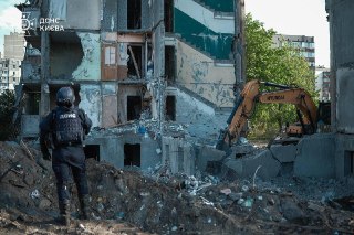 🌐 Число жертв российского удара по Киеву выросло до 24, три человека погибли из-за атаки ВСУ на Рязань. Что произошло к утру 15 мая — в подборке «Новой-Европа»🔹 Число жертв российского удара по Киеву возросло до 24 человек, среди них трое детей, сообщили с