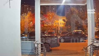 Знакомьтесь, бэтмен-бдсмщик из подмосковного Путилкова (адрес на "Карте"). Встретили его в лифте ЖК — ваши действия?❗ Подписывайся на Mash в MAX | Telegram