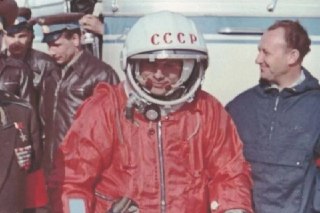 65 лет назад Юрий Алексеевич Гагарин открыл для всего земного шара космос. А мы — решили открыть для вас интересные факты из жизни космонавта.Потерянный карандаш, прощание с жизнью и водные лыжи — подробнее уже в нашем MAX.