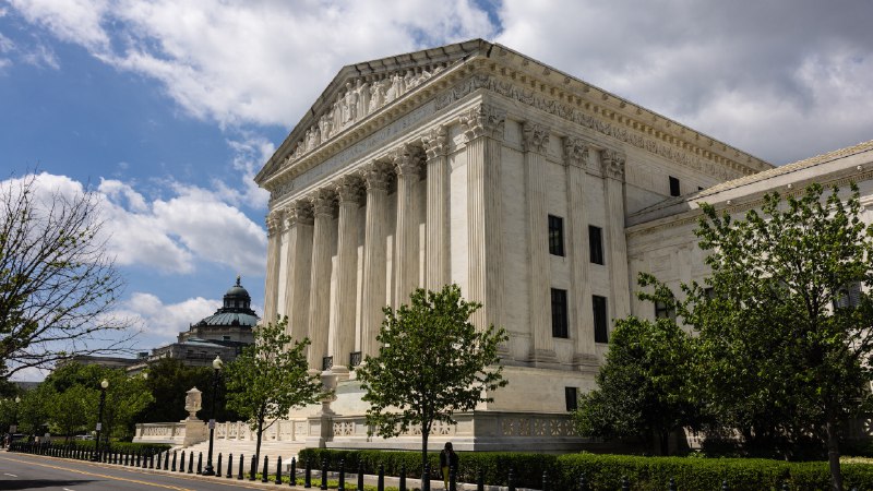 Supreme Court Lets Trump Lift Deportation Protections for Venezuelans