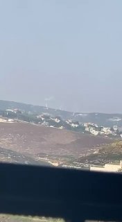 שריפות פורצות במקום בו נפלו הפגזים בעלי אל-טאהר