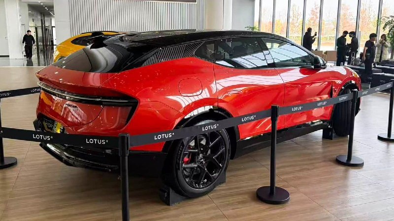 Lotus представил мощный гибридный кроссовер For Me 4
