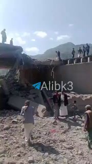 Scenes of the effects of Saudi aggression on bridges and roads in Yemen, and the photographer comments: "This is political and military bankruptcy."