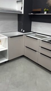Скрытая дверка под мойкой. Механизм уводит дверку прямо в нишу фальшпанели. Ничего не мешает и открывается полный доступ к шкафу. Как вам? Дизайн и... - изображение 1 - telegram, view, скрытая