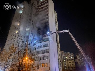 Во время ночной атаки в Киеве погибли три человека, пострадали 26 человек; среди пострадавших двое детей семи и десяти лет, а также беременная женщина; девять пострадавших госпитализированы — власти города