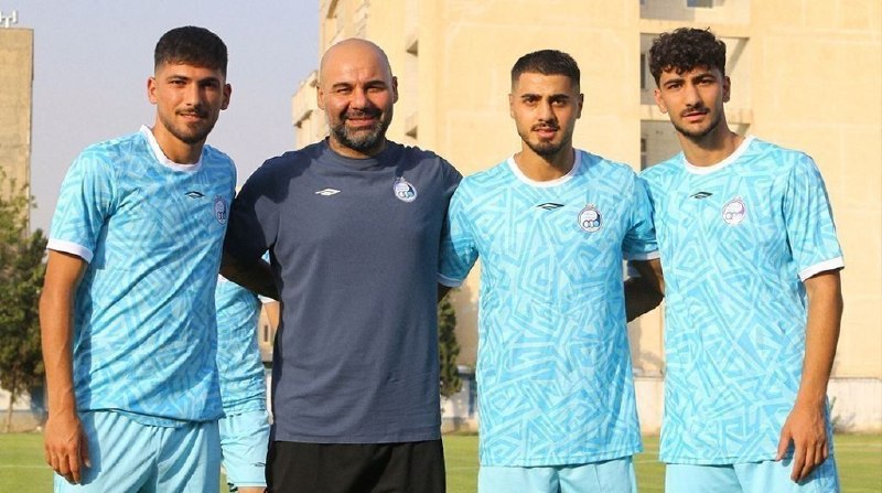 استقلال تلگرام: باتوجه به اینکه ارروی تیم ملی امید با دربی و بازی استقلال مقابل السد تداخل داره، سهراب قصد نداره بازیکنان کلیدی تیمش رو 