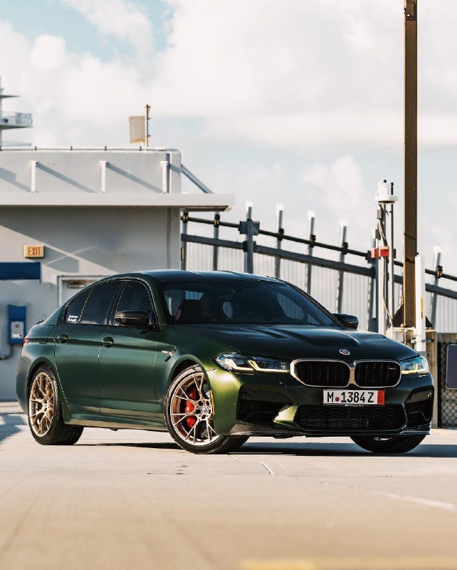 BMW M5 CS 2