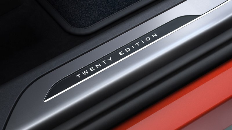 Range Rover Sport получил юбилейную версию Twenty Edition 6