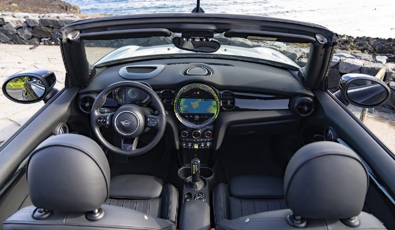 BMW приняла решение прекратить выпуск электрического кабриолета MINI Cooper 3
