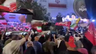 🎦 Waving flags in Tehran's Revolution Square, for Iran