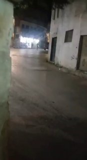 כוחות הכיבוש פשטו על חנות מסחרית במהלך ההסתערות על העיירה בית פוריק ממזרח לשכם.