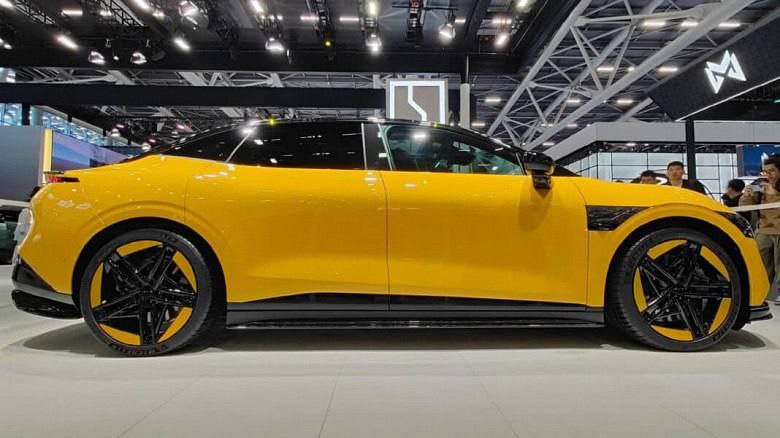 Суперседан Geely получился супермощным, супербыстрым и недорогим. 636-сильный Zeekr 007 оценили всег 2