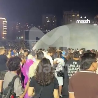 Концерт Канье Уэста в Алма-Ате перенесли на завтра из-за погодных условий. По данным Mash, орги опасаются, что купол будет скользким — рэпер поскользнется, покалечится, повиснет на страховке.Выступление должно было пройти сегодня на Центральном стадионе, н