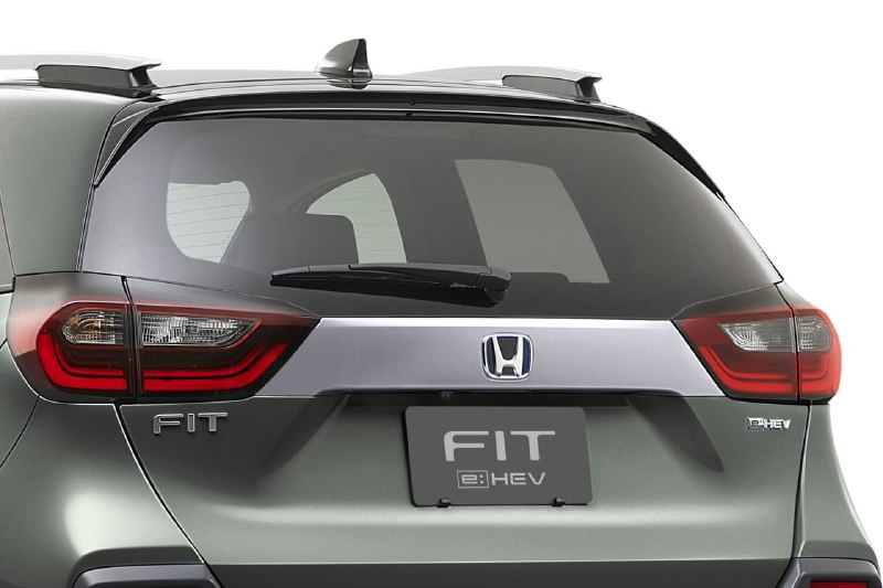 Honda Fit Crosstar обновился и подорожал в Японии 5