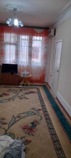 Sotiladi 2 xonali uy. O'rtacha ta'mirlangan. Boshqa savollar telefon orqali.