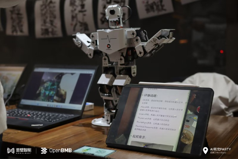 活动完结，稍微小复盘在北京能搞这么一场硬件活动还蛮不容易的，从邀请合适的嘉宾到招募感兴趣的观众，耗时两周时间