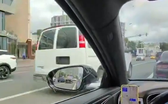 فروپاشی froopashi: یک هواپیمای نظامی آمریکایی در مسکو فرود آمد؛ کاروان خودرویی مشاهده شد.بلافاصله پس از فرود یک هواپیمای ترابری C-17 آمریکا