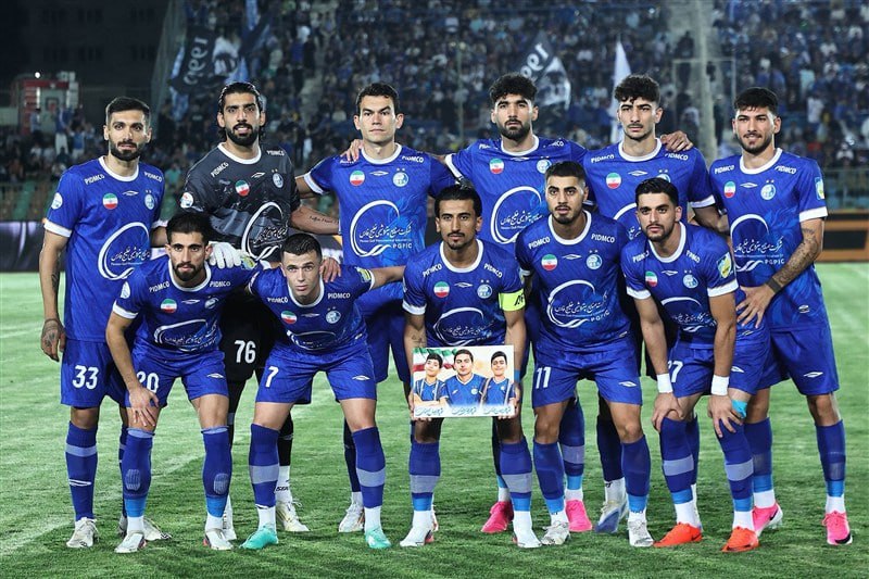 خبر ورزشی: استقلال با یک غایب به قائمشهر می‌رود مهران احمدی به دلیل مصدومیت، دیدار مقابل نساجی را از دست داد. آبی‌پوشان امروز راهی 