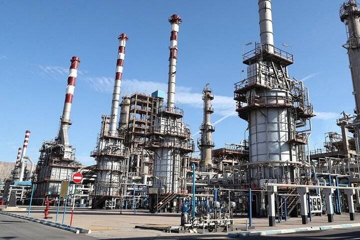 بازار / اخبار و تحلیل های اقتصادی: مدیر امور مصرف شرکت ملی پالایش و پخش فرآوردههای نفتی کشور:♦️ثبت رکورد مصرف ۱۵۳ میلیون لیتر بنزین در روز|اسقاط موتور سیک