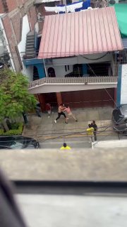 🇺🇸 Watch this interaction between CPD and a civilian.