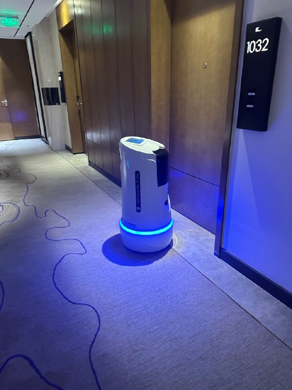 点了个外卖，准备下楼去取顺便直接出门