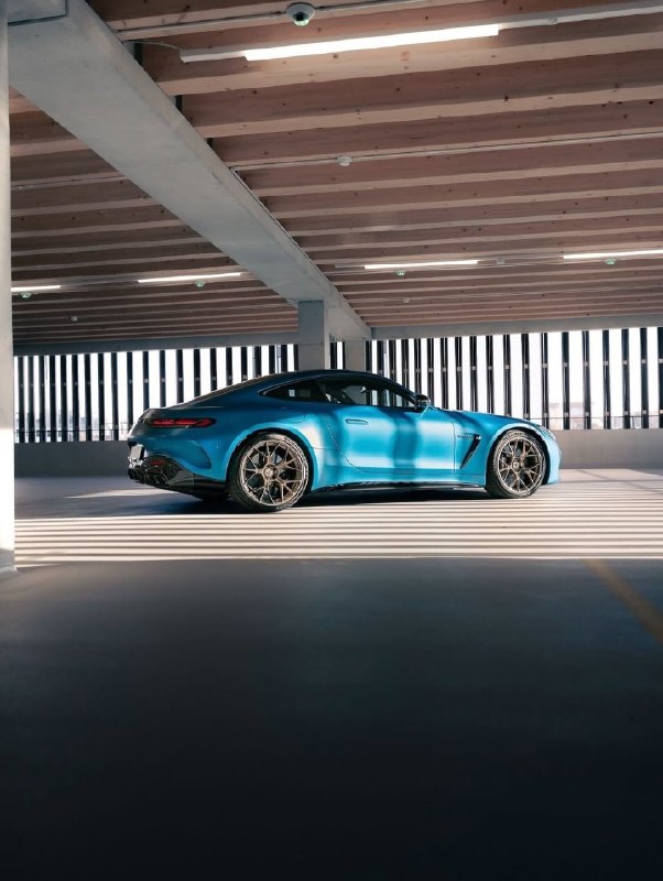 Mercedes-AMG GT 63 SE PERFORMANCE 7