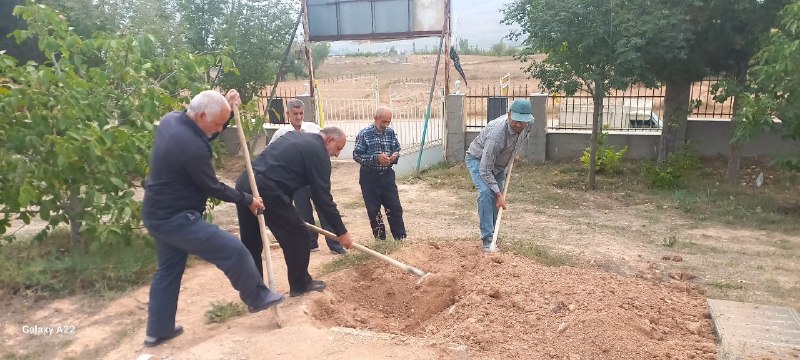 کانال تلگرامی ولویه علیا: آماده سازی مزار مرحوم کربلایی علی اصغر بیانی زاده پنج شنبه ۱۴۰۵/۰۵/۲۹گلزار شهدای روستای ولویه علیاآماده سازی مزار مرحوم 