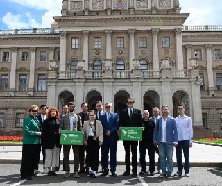 ⚡️ Избирком Петербурга отказался зарегистрировать список «Яблока» на выборах в городской парламент. В партии считают решение незаконным и абсурднымИзбирательная комиссия Петербурга на заседании 24 июля отказала в регистрации списка «Яблока» на выборах в За