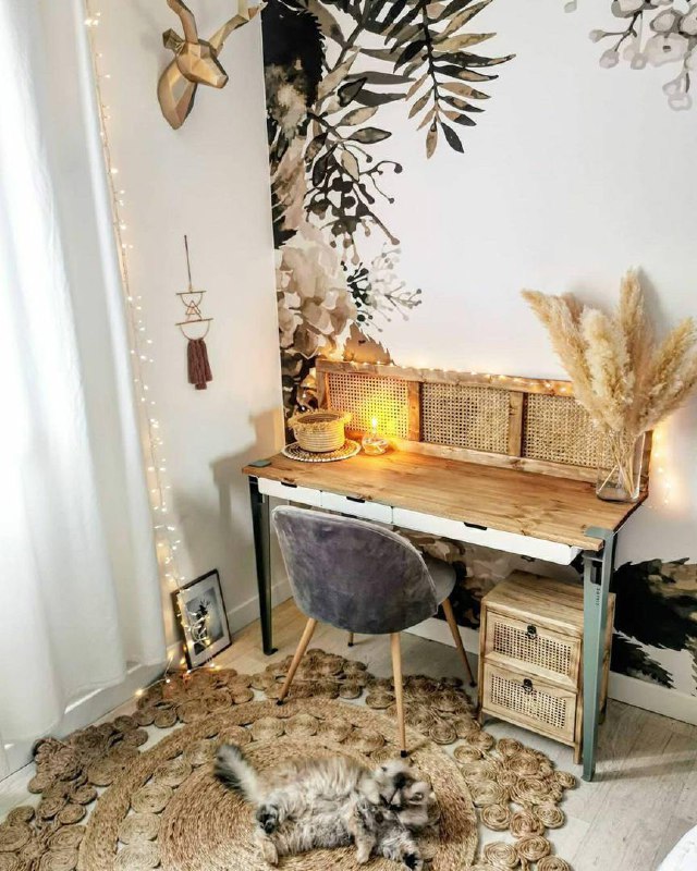 Милые рабочие уголки это не только про стол и стул, а про настроение, в котором ты открываешь ноутбук. Чашка кофе, маленькая лампа, пара любимых де... - изображение 3 - про, telegram, view