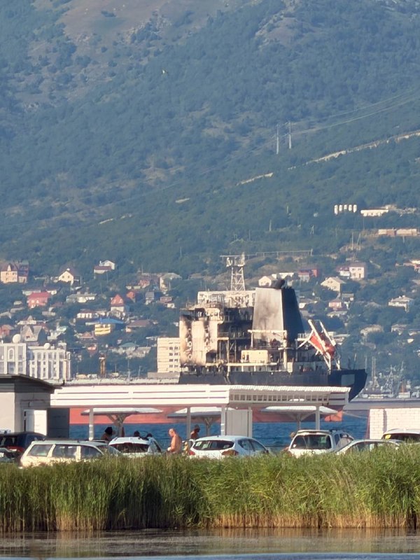 A burning grain terminal in Novorossiysk, Russia, earlier this morning after a combined Ukrainian drone and missile attack.
