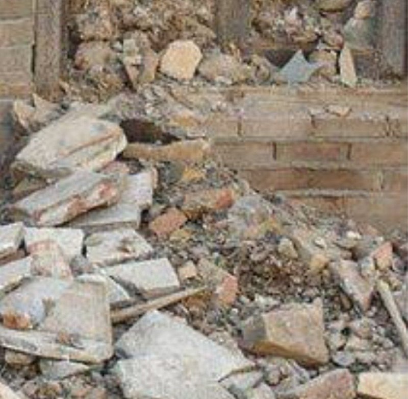 پایگاه خبری سراب نیوز: 🟦ریزش ساختمان در روستای سلطانآباد یک فوتی بر جای گذاشت.✍️سخنگوی اورژانس فوریتهای پزشکی دانشکده علوم پزشکی سراب از فوت