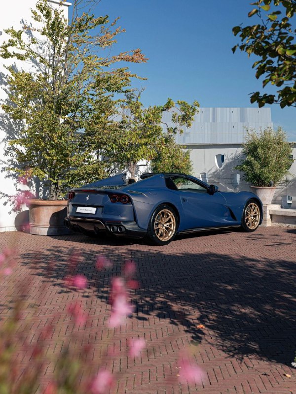 Tailor Made Ferrari 812 GTS в цвете Blu Elder 6