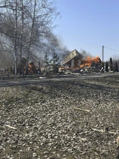 Две женщины погибли в результате обстрела Грайворонского округа Белгородской области, сообщил губернатор Вячеслав Гладков.«Ещё одну женщину в тяжёлом состоянии со множественными осколочными ранениями, переломом предплечья глава поселения доставил в Грайвор