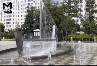 Шестилетнего ребёнка засосало в трубу во время слива воды в фонтане на Симферопольском бульваре в Москве. Он полностью провалился в отстойник.  К счастью, малыша удалось спасти, сейчас его осматривают медики. Сам фонтан относительно новый — его построили в