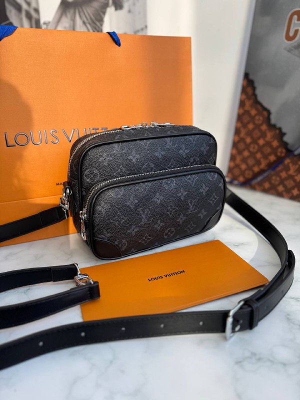 Louis Vuitton Louis Vuitton Nil Messenger bag