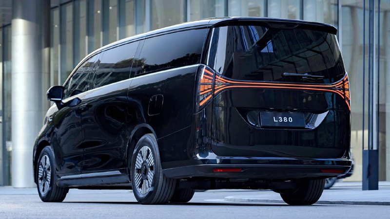 Geely готовит флагманский минивэн Galaxy V900 4