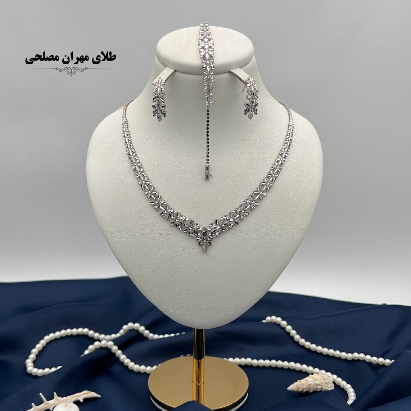 طلای مهران مصلحی💚: #سرویس_تراش_حسن_زاده ⚖️وزن گردنبند : ۱۴/۹۹٠ 💰قیمت: ۳۷۹/۷٠٠/۰۰٠⚖️وزن گوشواره: ۳/۱۱٠ 💰قیمت: ۷۸/۸٠۰/۰۰۰ ⚖️وزن دستبند: ۶/۵۷٠