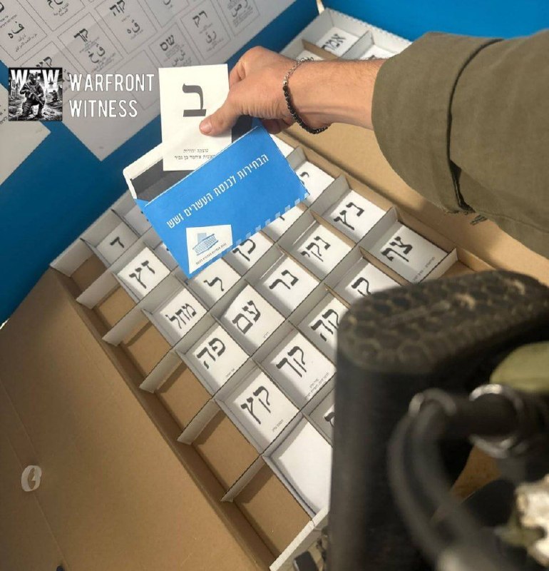 ️🇮🇱 Minister of National Security Ben Gabir published a photo of an Israeli soldier voting for his Otzma Yehudit ('Jewish Power') party in a poll.