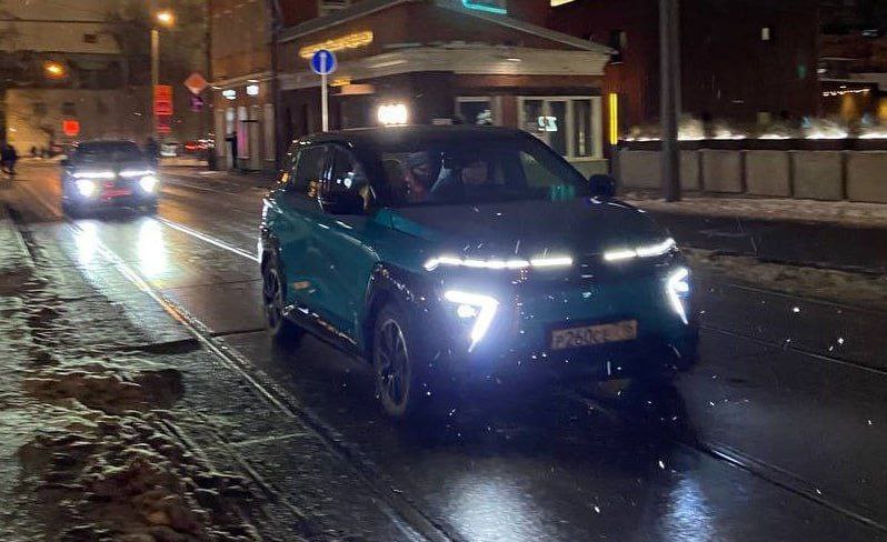 На дорогах Москвы тестируют российский электромобиль «Атом»В Москве на дорогах о