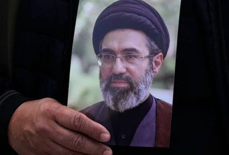 "Iran_news" ایران نیوز: 🔻پزشکیان در مصاحبه با ایندیاتودی :مجتبی خامنهای سالم و زنده است و آمریکا نمیتواند محل حضور او را پیدا کند.@Iran_news_m