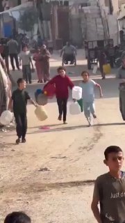 أطفال غزة يكافحون للحصول على مياه نظيفة