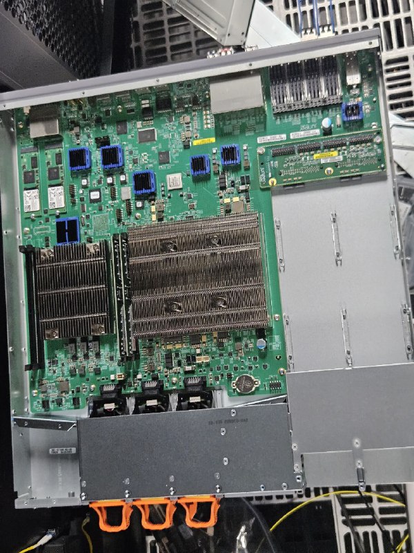 #通知 日本迁移接近尾声换了一下MX204的劣质硬盘，与此同时顺手升级了系统我们网络已经配完，等待其他因素调整后通网