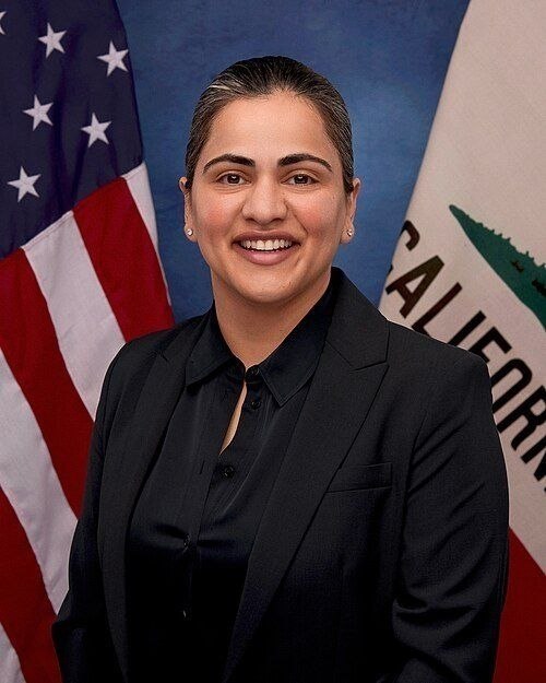خبر: 🔺برای اولین بار، یک افغانستانی وارد کنگره آمریکا شد؛ عایشه وهاب ۳۹ ساله و مسلمان، به عنوان سناتور کالیفرنیا راهی کنگره آ