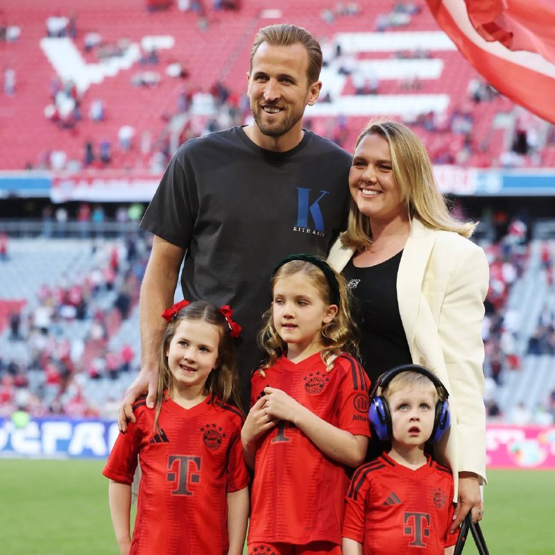 🚨𝐄𝐗𝐂𝐋𝐔𝐒𝐈𝐕𝐄: Harry Kane is not planning to publicly campaign or promote himself to win the 2026 Ballon d'Or, despite finishing the season with more goals and assists than any other candidate.