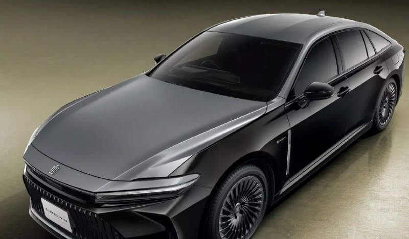 Toyota Crown представили в особых версиях к 70-летию модели 4