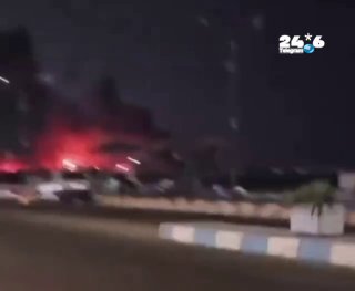 🇮🇱 תיעודים נוספים מהתקיפות האמריקאיות הערב על בנדר עבאס. על פי הדיווחים, צבא ארצות הברית משמיד סירות מהיר…