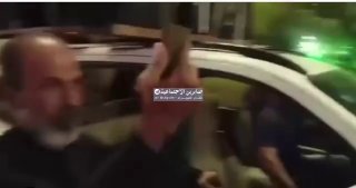 🔴מפגינים סוגרים את משרד בית הנבחרים בווסית במחאה על אי היענות לדרישותיהם בנוגע להידרדרות החשמל.
