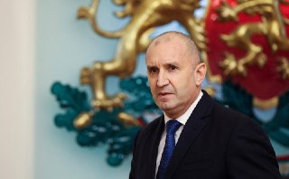 Парламентские выборы в Болгарии выиграла партия «Прогрессивная Болгария» бывшего президента страны Румена Радева — она набрала 44,676% голосов, следует из данных ЦИК.Ближайший соперник, партия ГЕРБ бывшего премьера Бойко Борисова, набрала 13,37% голосов. К