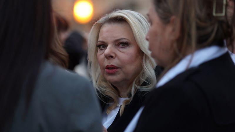 Overheard on mic, Netanyahu’s wife says ‘fewer’ than 24 hostages are still alive in Gaza | CNN